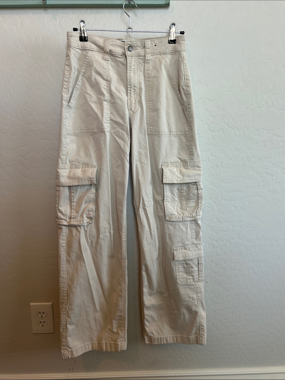 Hollister:  High Rise Baggy Women”s Beige Cargo Pants